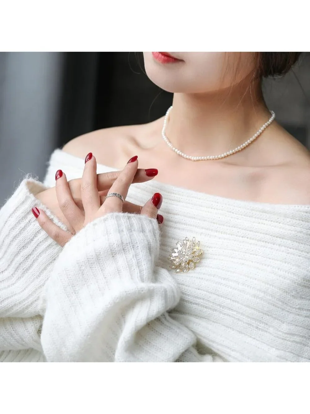 Elegant Flower Pearl Brooch for Women | Costume Jewelry Pin | Holiday Gift